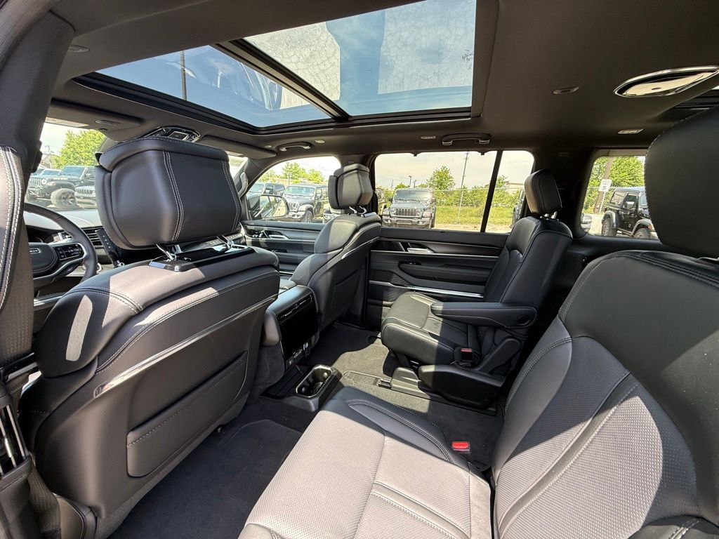 2026 Jeep Grand Wagoneer Summit Obsidian Crestwood KY