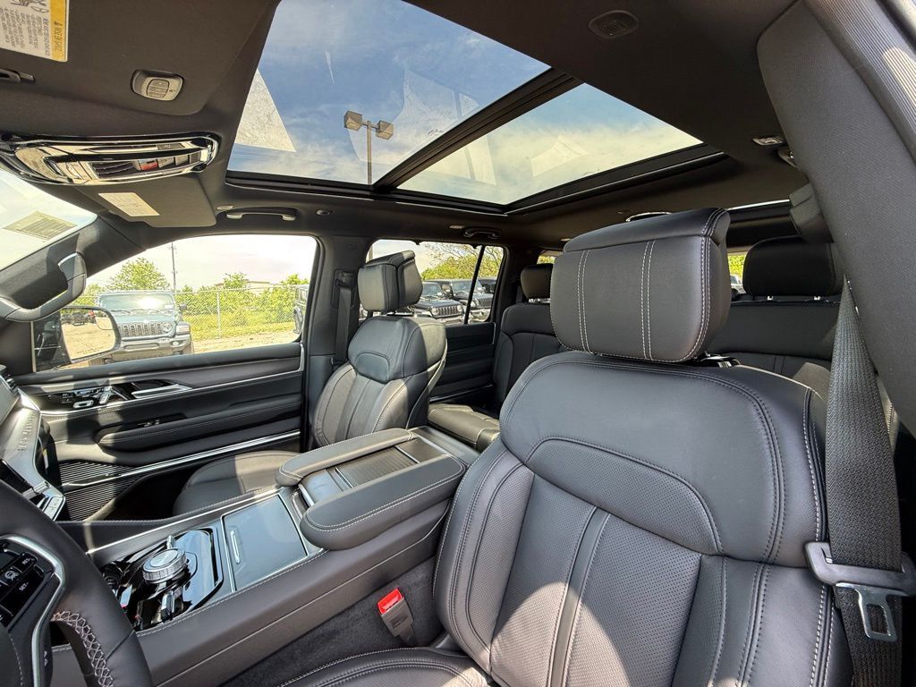 2026 Jeep Grand Wagoneer Summit Obsidian Crestwood KY