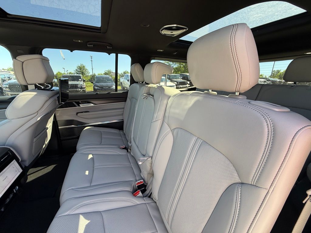 2026 Jeep Grand Wagoneer Summit Obsidian Crestwood KY