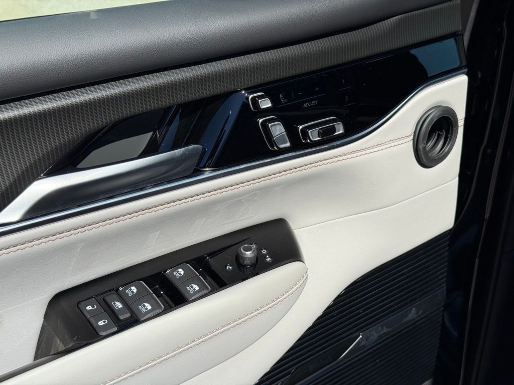 2026 Jeep Grand Wagoneer Summit Obsidian Crestwood KY