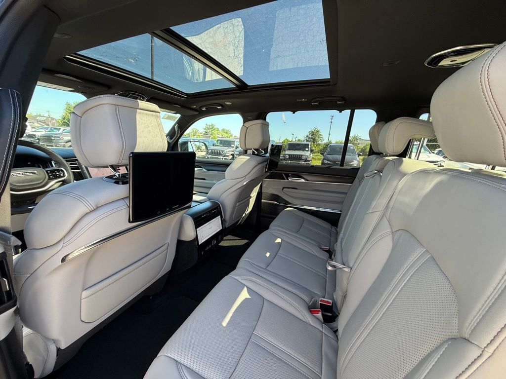 2026 Jeep Grand Wagoneer Summit Obsidian Crestwood KY