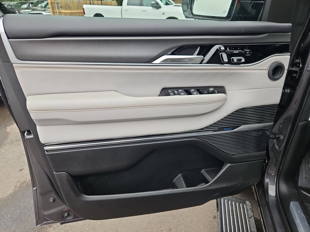 2026 Jeep Grand Wagoneer Summit Obsidian Gresham OR