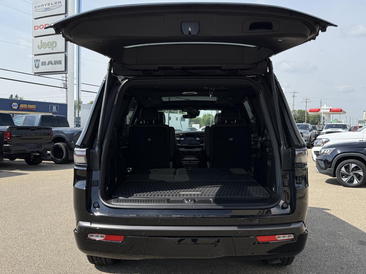 2026 Jeep Grand Wagoneer Upland 4x4 SUV | 3L Hurricane | 3 Row Seating | Leather | Dual Pane Pano Sunroof | 12IN Touchscreen Redwater AB