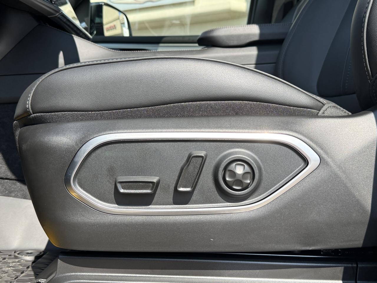 2026 Jeep Grand Wagoneer Upland 4x4 SUV | 3L Hurricane | 3 Row Seating | Leather | Dual Pane Pano Sunroof | 12IN Touchscreen Redwater AB