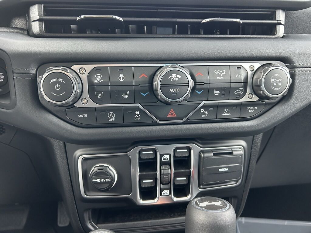 2026 Jeep Wrangler Sahara Crestwood KY