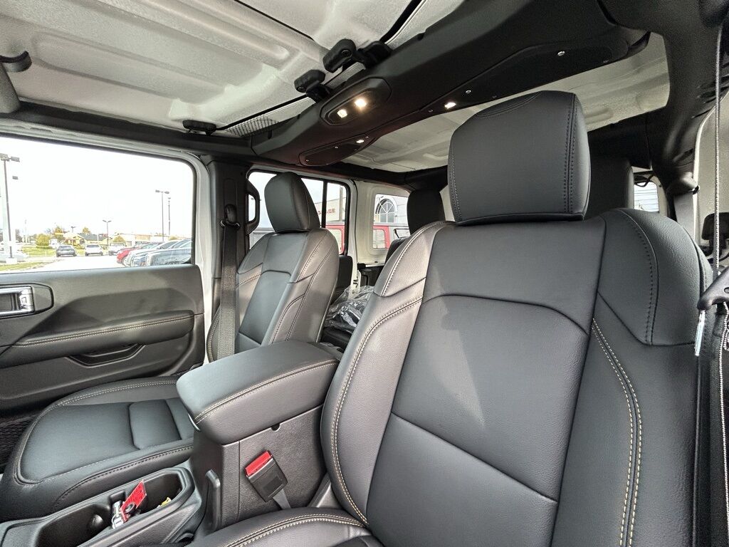 2026 Jeep Wrangler Sahara Crestwood KY