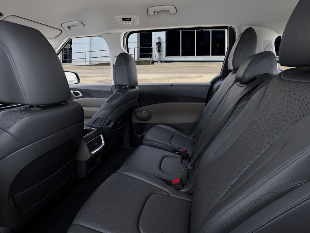 2026 Kia Carnival Hybrid EX Akron OH