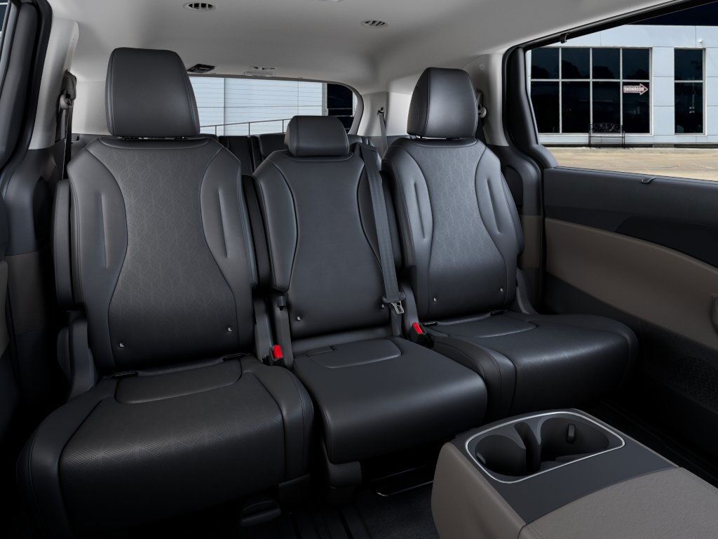 2026 Kia Carnival Hybrid EX Akron OH