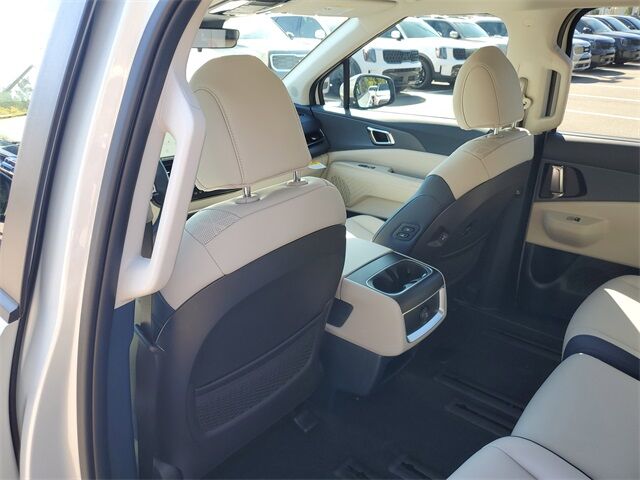 2026 Kia Carnival EX photo 16