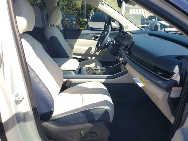 2026 Kia Carnival EX photo 6