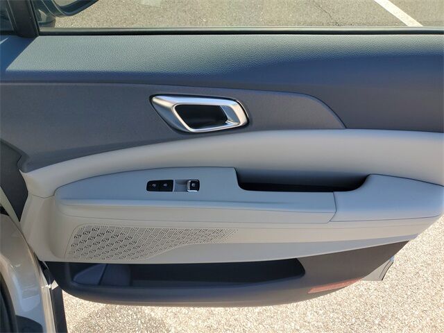 2026 Kia Carnival EX photo 9