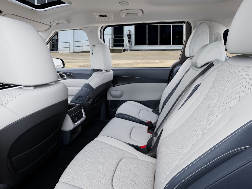 2026 Kia Carnival Hybrid SX Akron OH