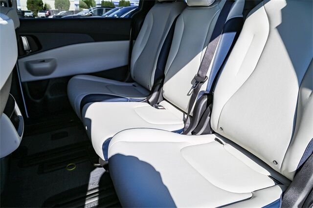 2026 Kia Carnival EX photo 17