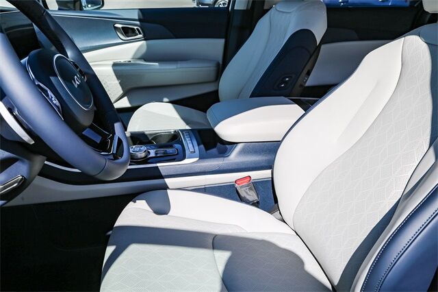 2026 Kia Carnival EX photo 16