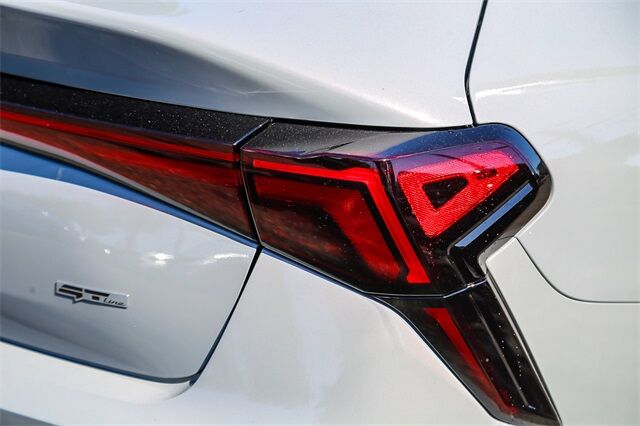 2026 Kia K5 GT-Line photo 9
