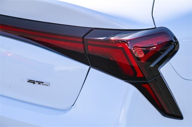 2026 Kia K5 GT-Line photo 6