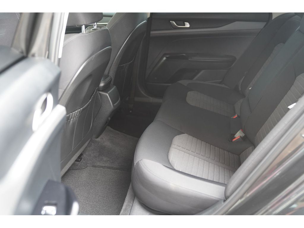 2026 Kia K5 LXS - Photo 11