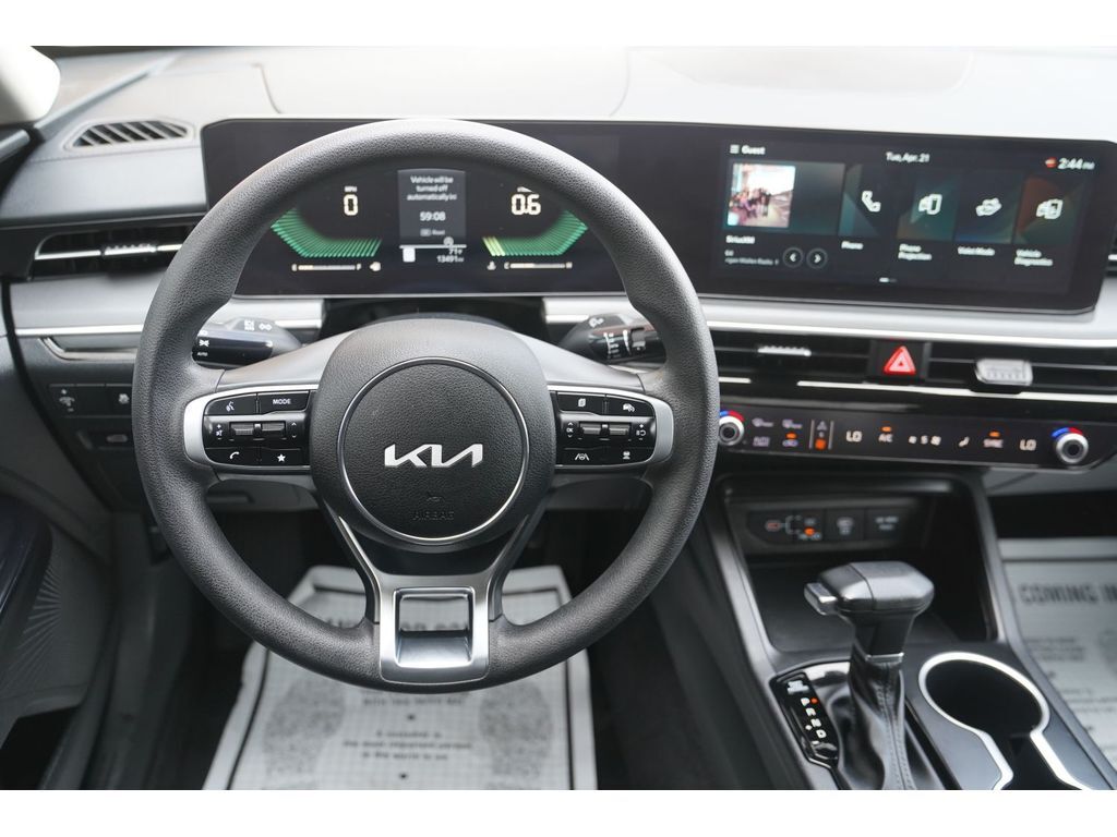 2026 Kia K5 LXS - Photo 13