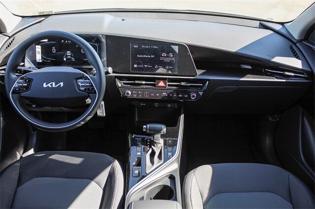 2026 Kia Niro LX photo 2