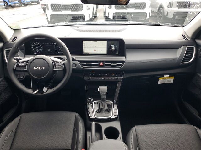 2026 Kia Seltos EX photo 17