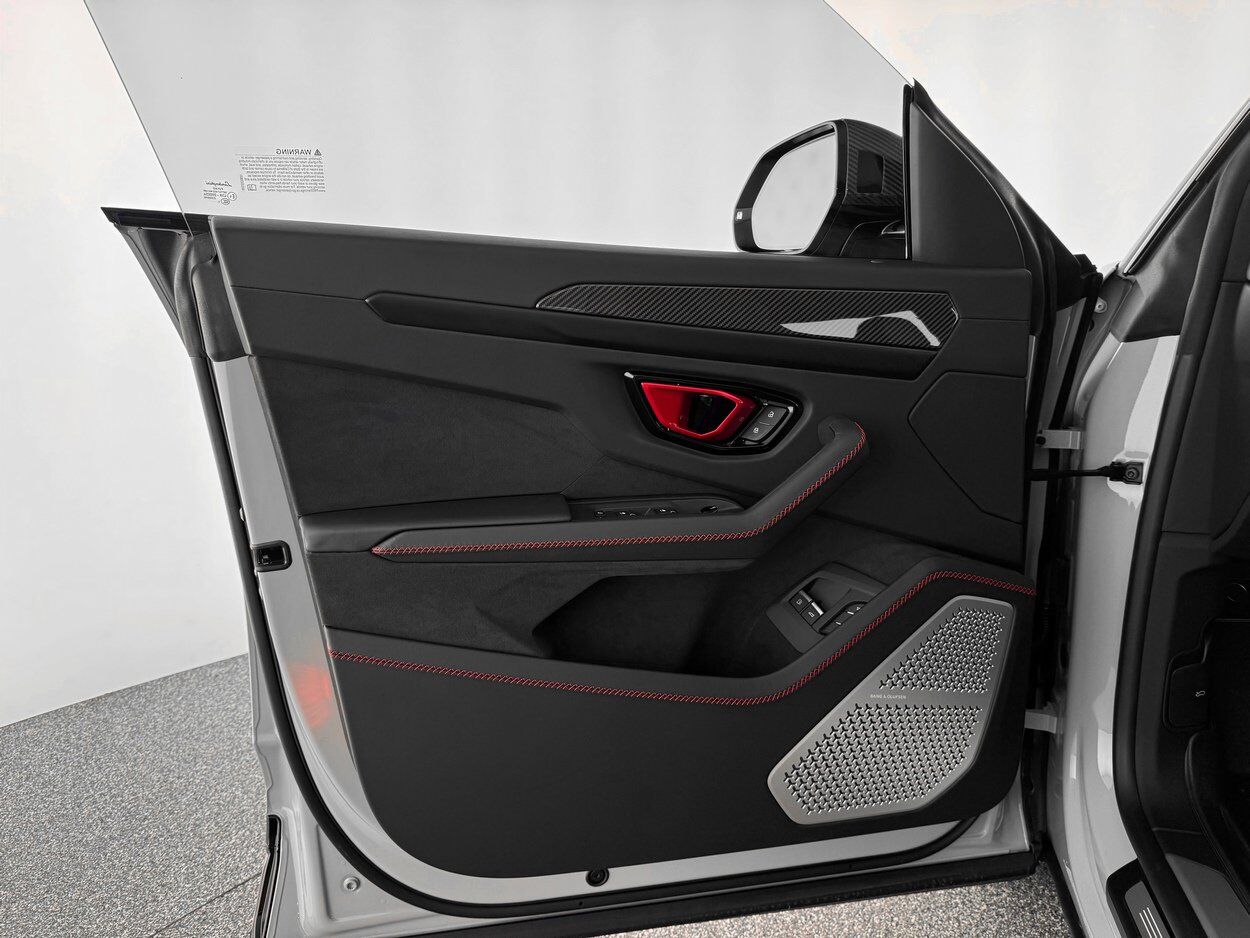 2026 LAMBORGHINI URUS SE Bellevue WA