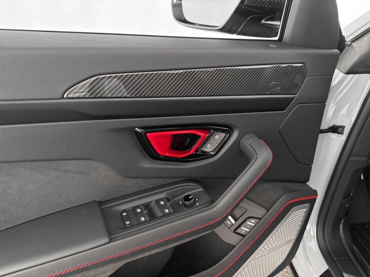 2026 LAMBORGHINI URUS SE Bellevue WA