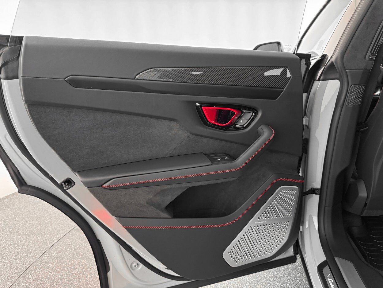 2026 LAMBORGHINI URUS SE Bellevue WA