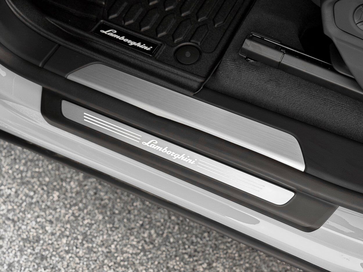 2026 LAMBORGHINI URUS SE Bellevue WA