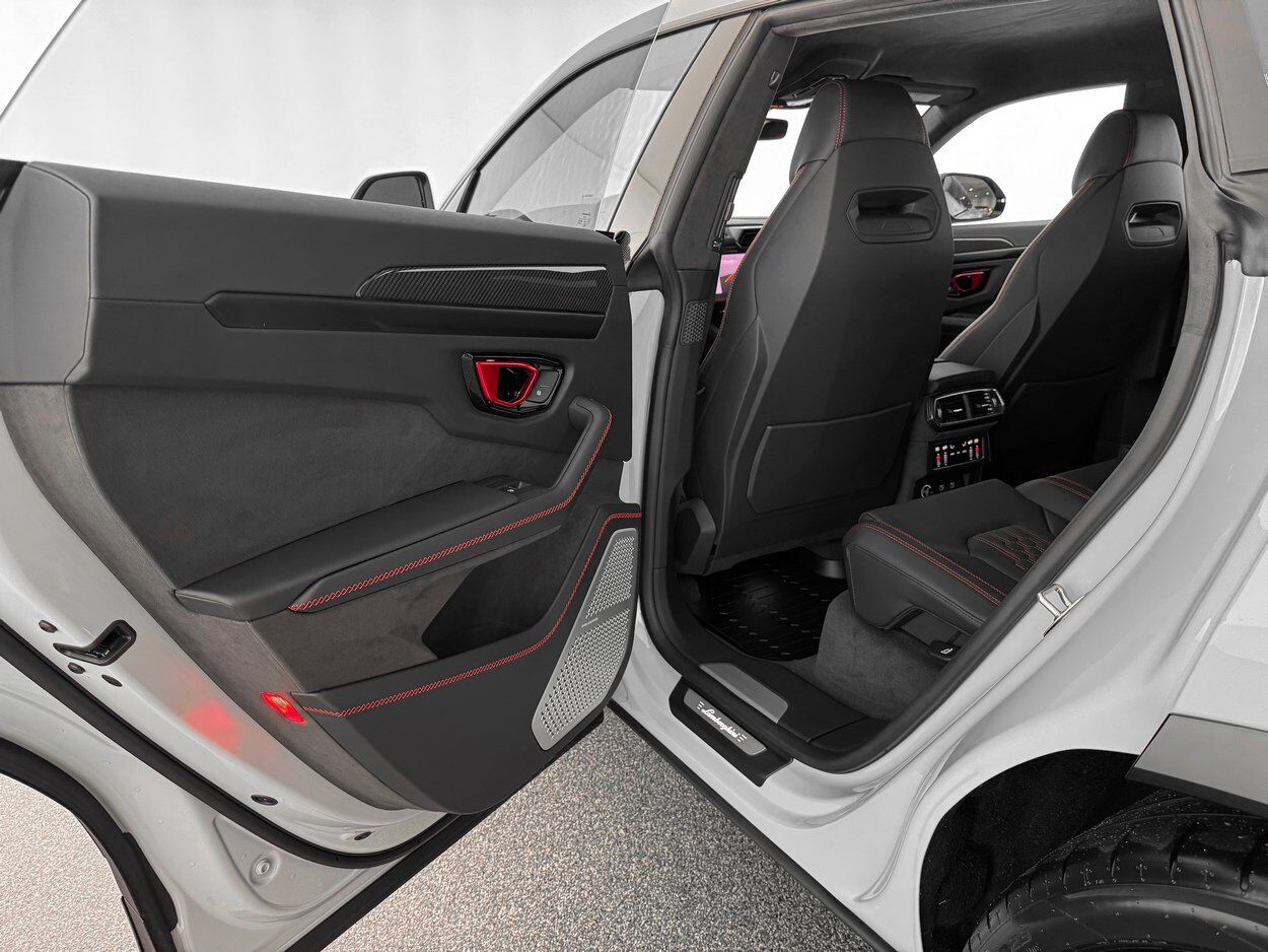 2026 LAMBORGHINI URUS SE Bellevue WA