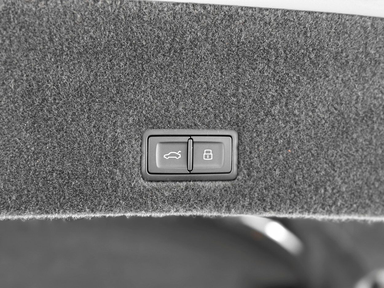 2026 LAMBORGHINI URUS SE Bellevue WA