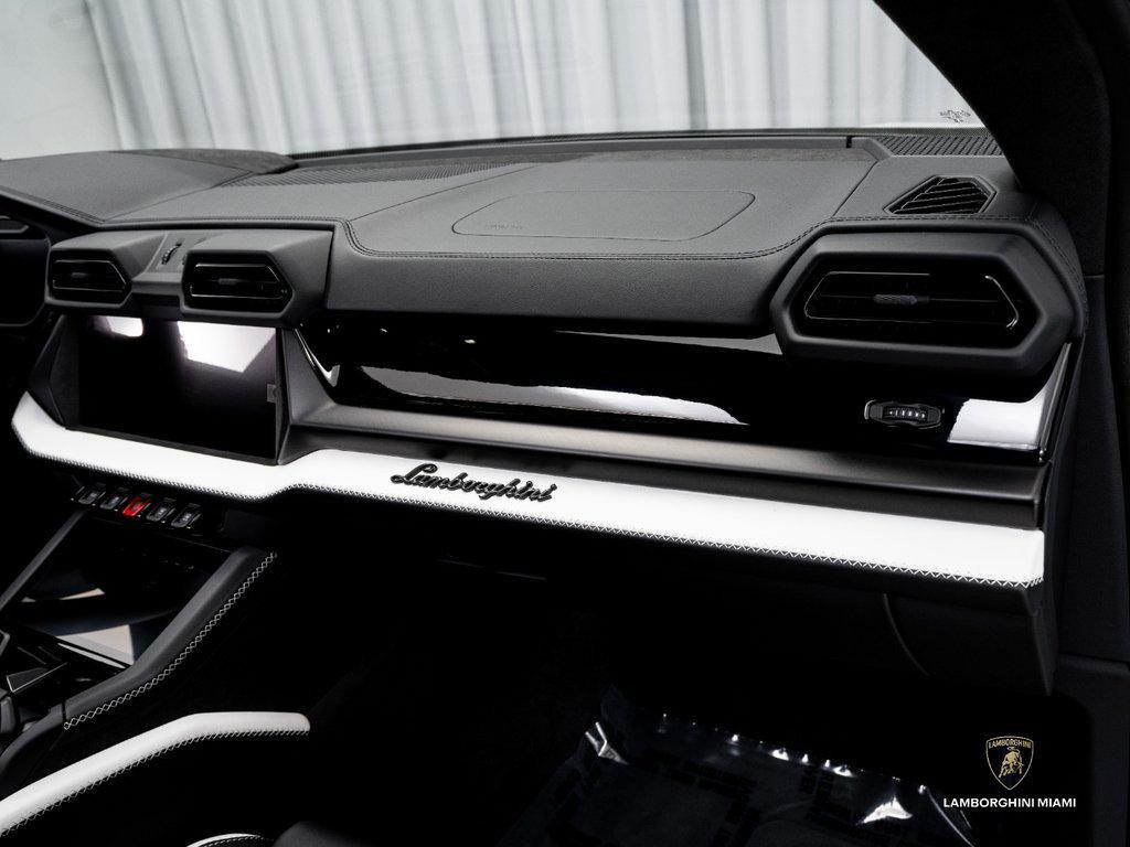 2026 Lamborghini Urus SE AWD North Miami Beach FL