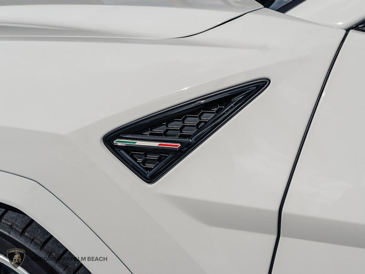 2026 Lamborghini Urus SE West Palm Beach FL
