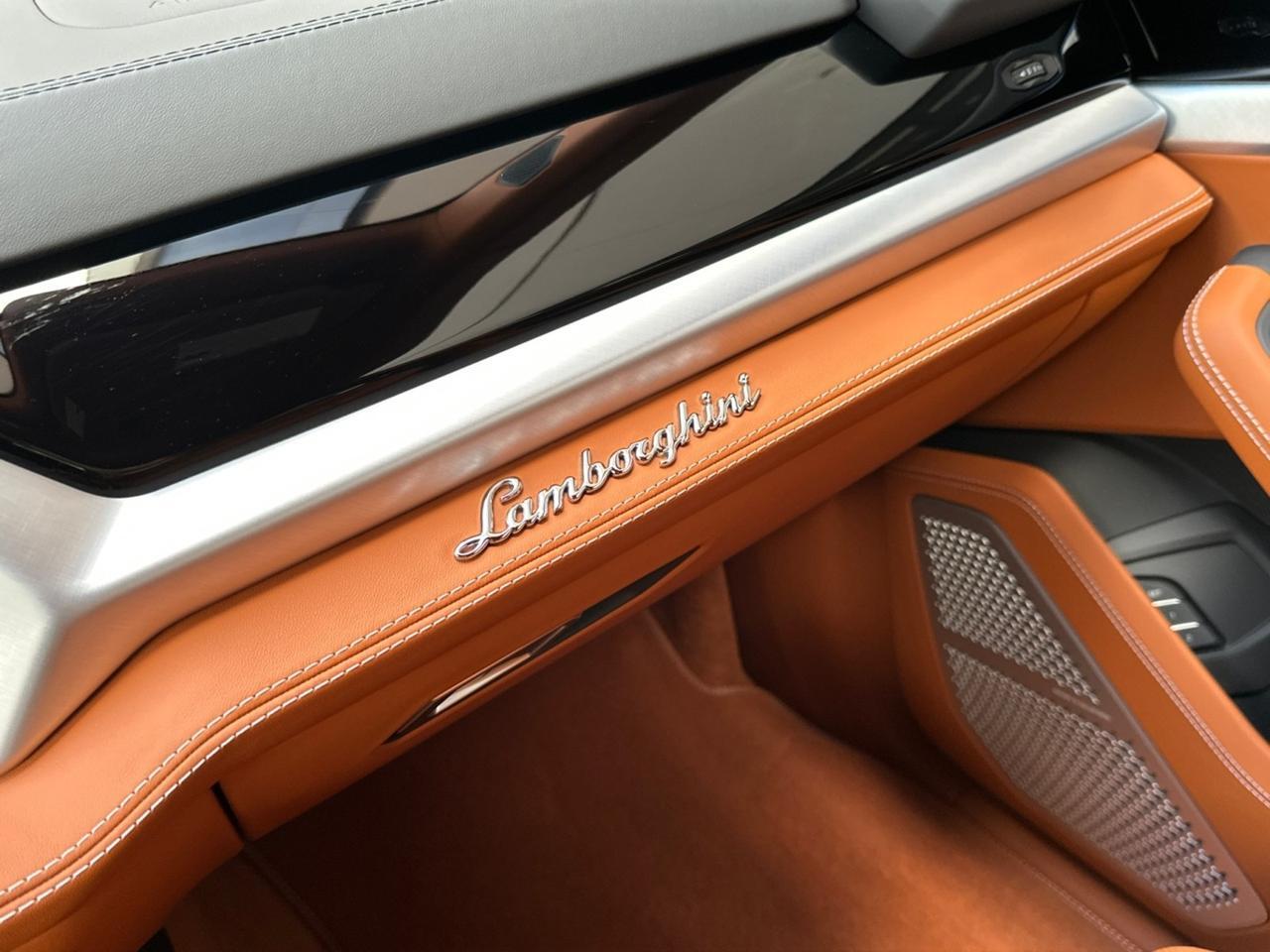 2026 Lamborghini Urus SE West Palm Beach FL
