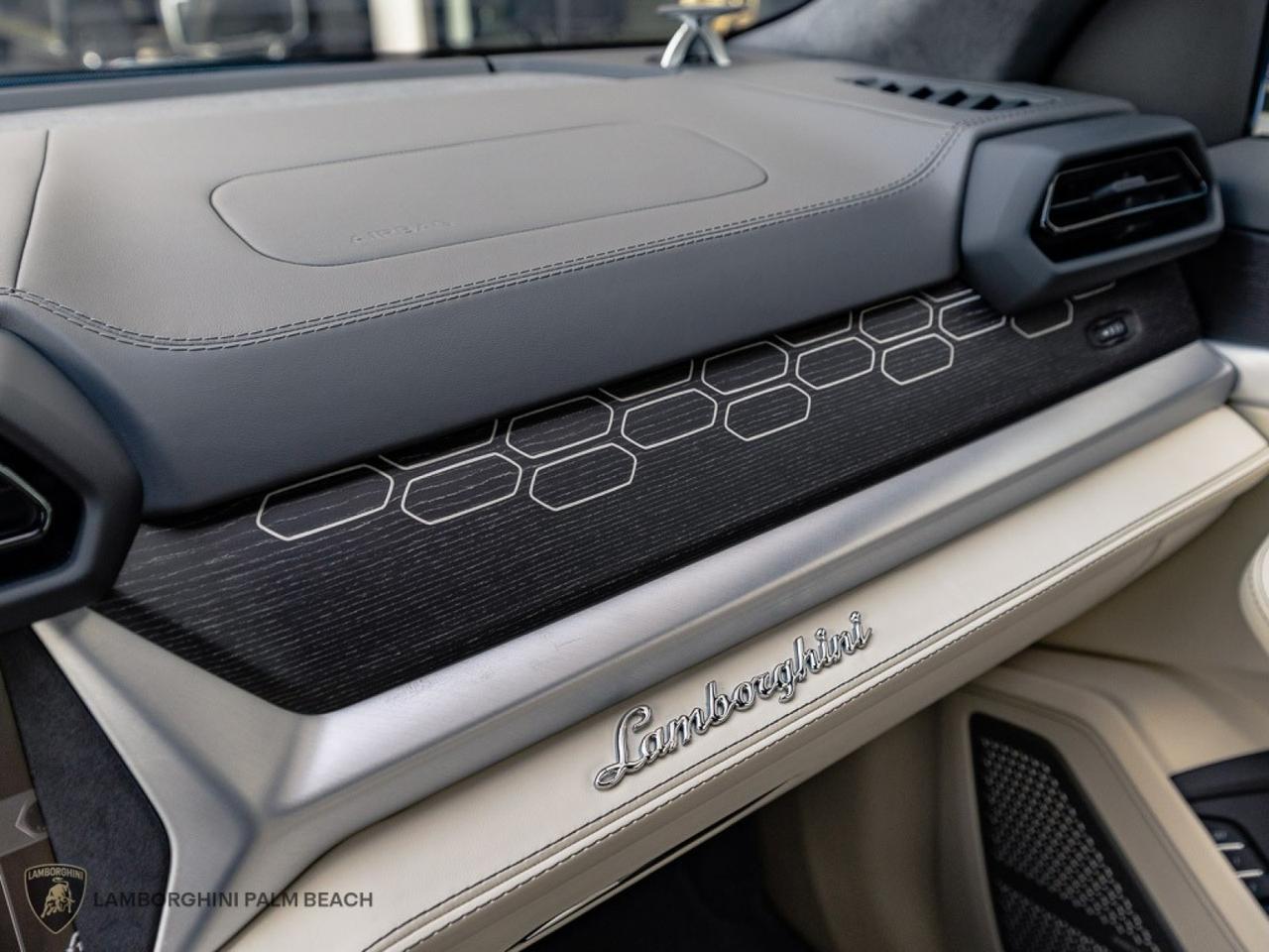 2026 Lamborghini Urus SE West Palm Beach FL