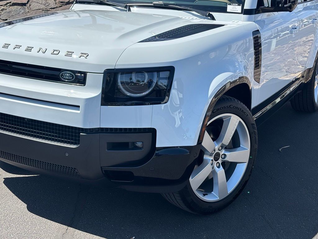 2026 Land Rover Defender 110 X-Dynamic SE