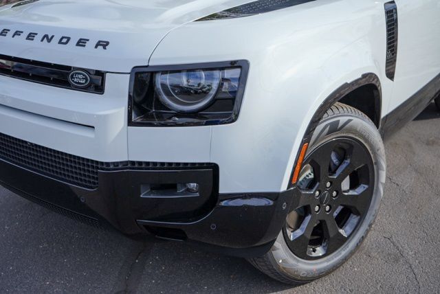 2026 Land Rover Defender 110 X-Dynamic SE