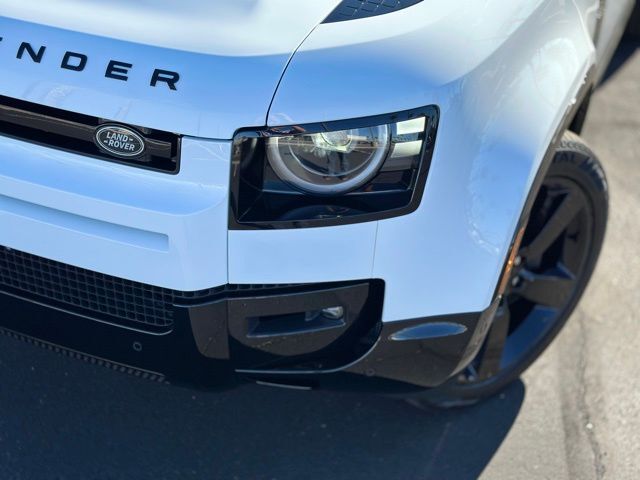 2026 Land Rover Defender 110 X-Dynamic SE