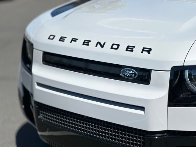 2026 Land Rover Defender 110 X-Dynamic SE