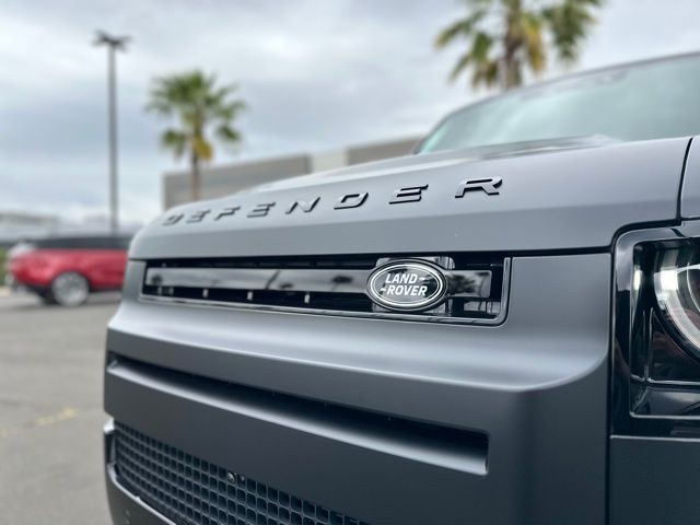 2026 Land Rover Defender 110 X-Dynamic SE