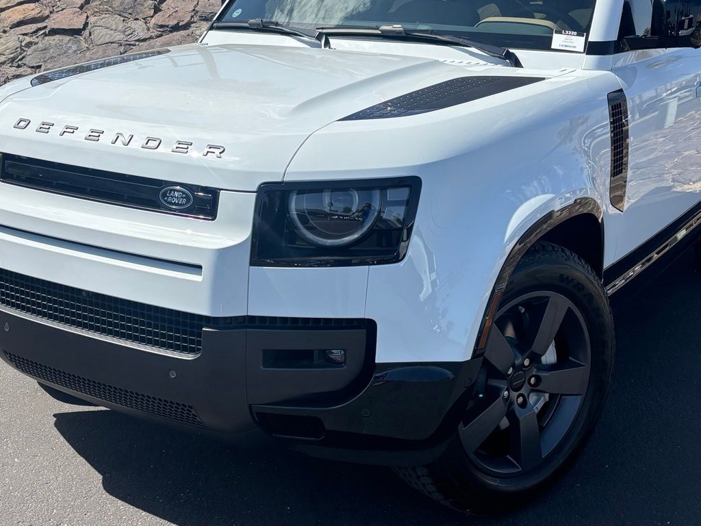 2026 Land Rover Defender 110 X-Dynamic SE