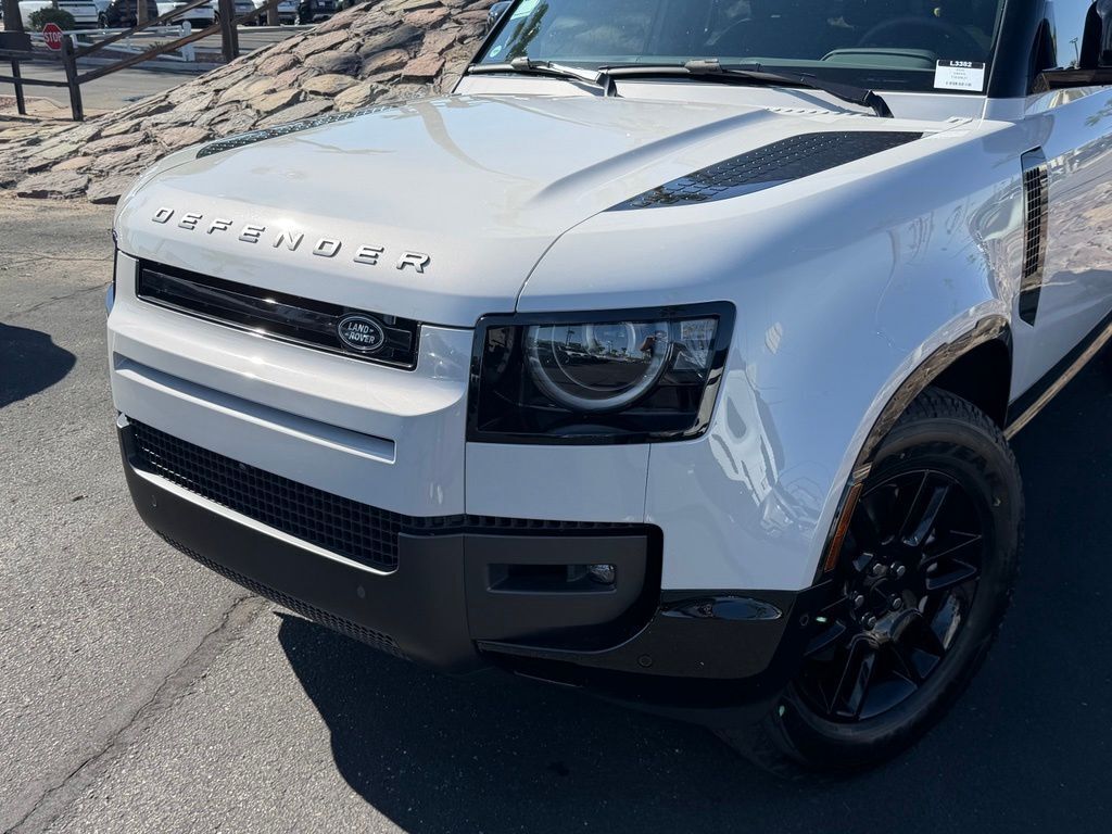 2026 Land Rover Defender 110 X-Dynamic SE