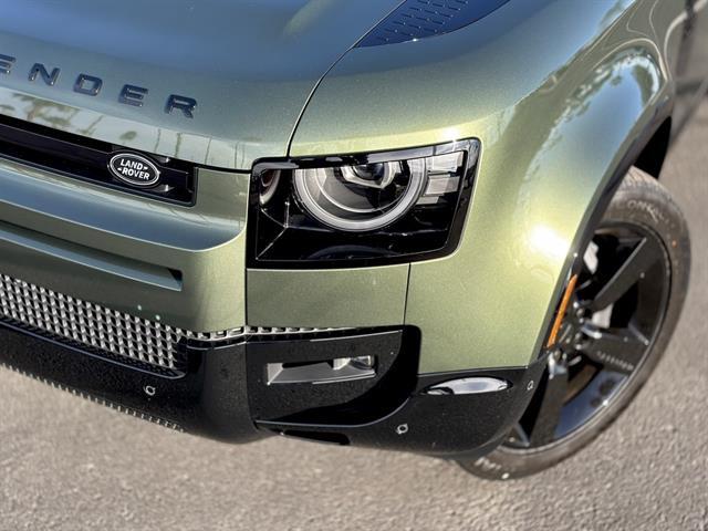 2026 Land Rover Defender 130 P400 X-Dynamic SE