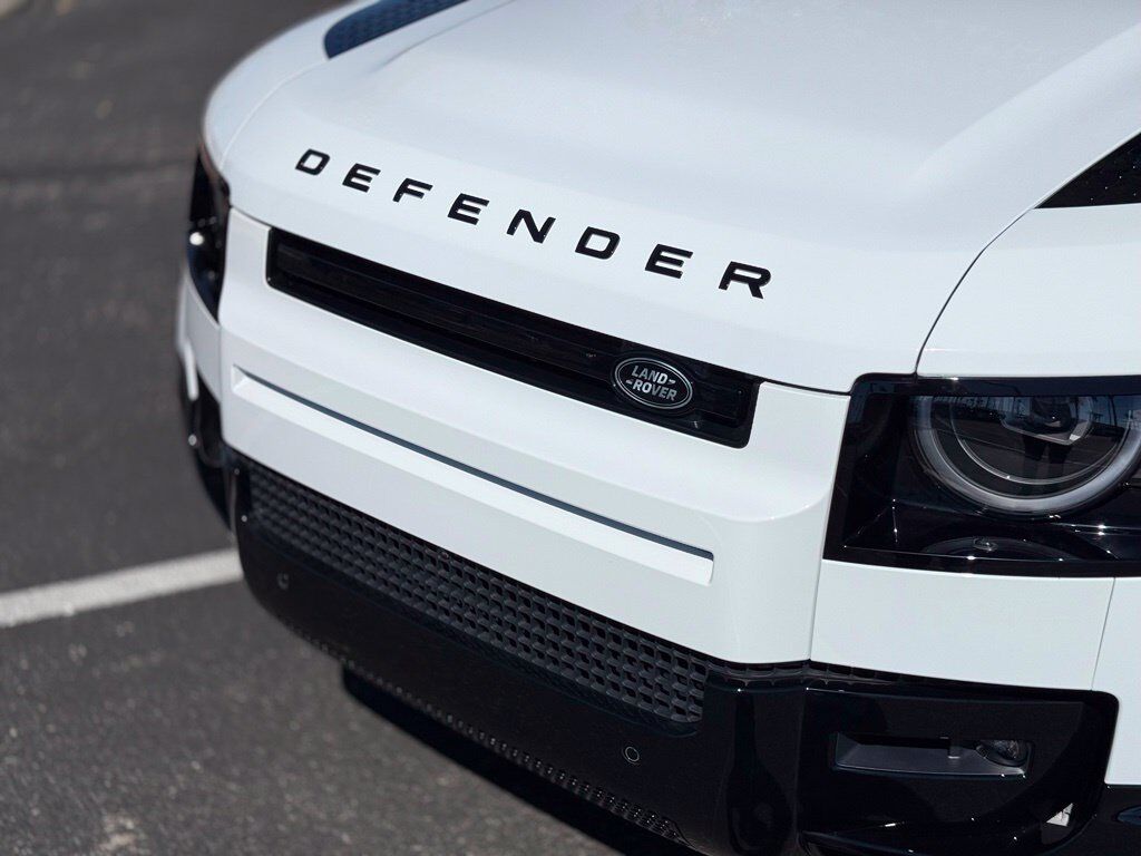 2026 Land Rover Defender 130 V8