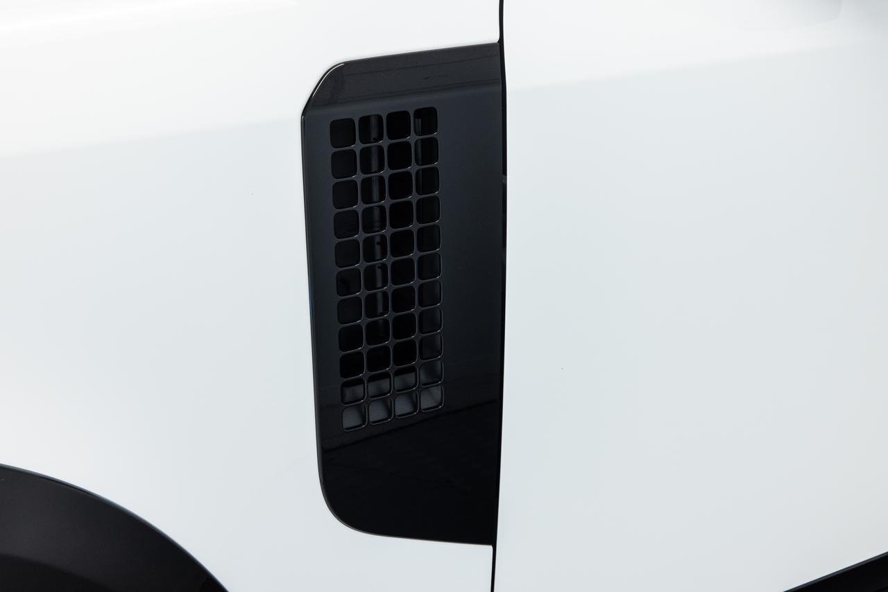 2026 Land Rover Defender V8 - Photo 25