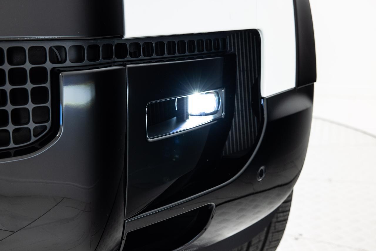 2026 Land Rover Defender V8 - Photo 13