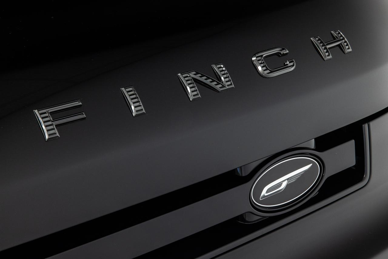 2026 Land Rover Defender V8 - Photo 11