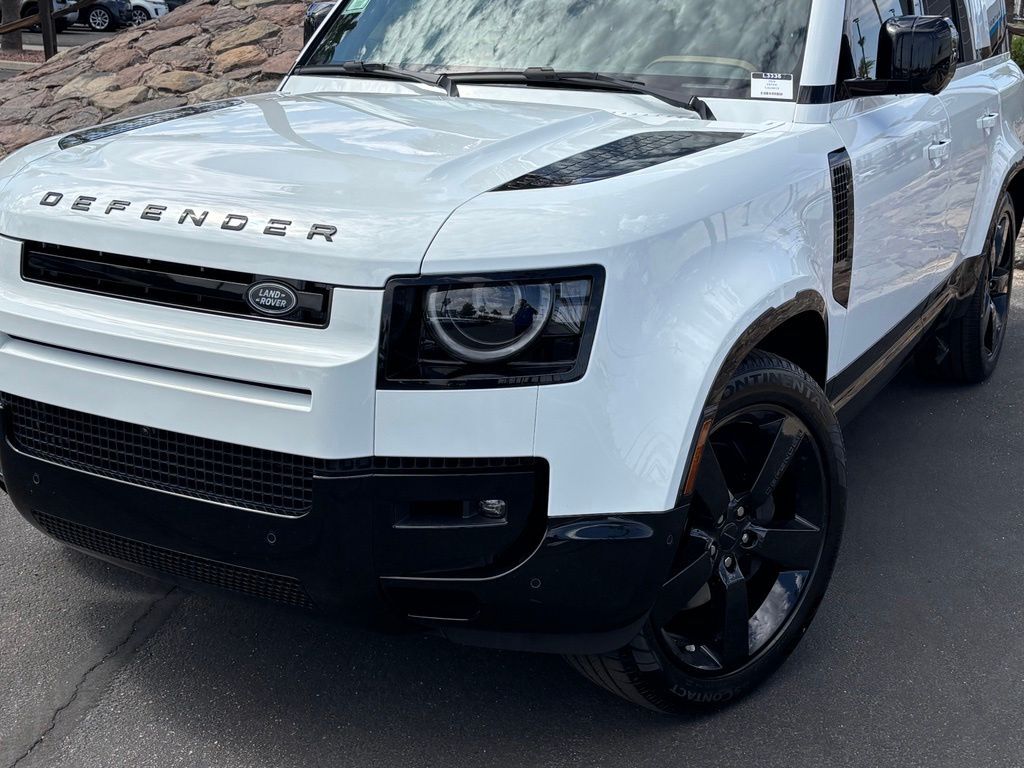 2026 Land Rover Defender 130 X-Dynamic SE