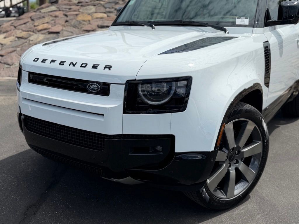 2026 Land Rover Defender 90 V8