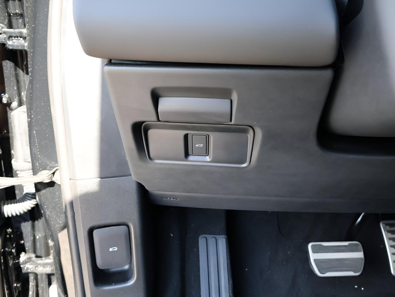 2026 Land Rover Range Rover Evoque Hoxton Edition San Clemente CA