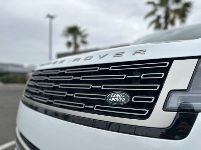 2026 Land Rover Range Rover Plug-In Hybrid SE